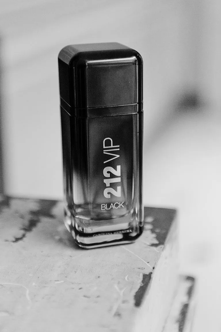 Carolina Herrera 212 Vip Black Eau De Parfum Spray For Men 100 Ml