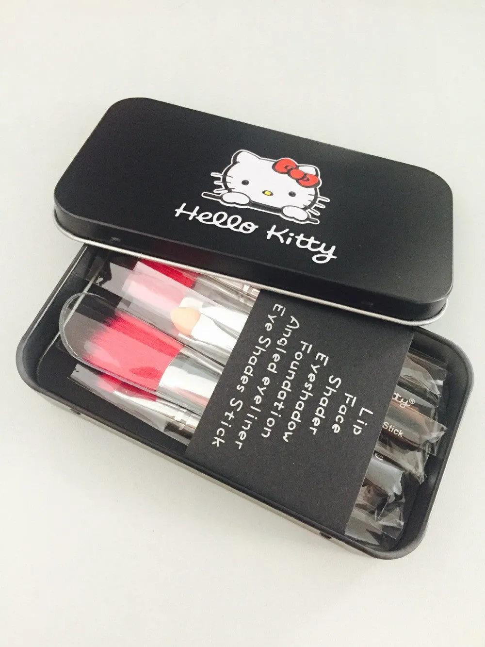 HELLO KITTY 7 pc Makeup Brush Kit w/ Tin Case